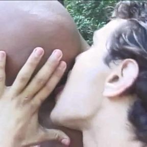 Latina transexual fucke din string in outdoro forest