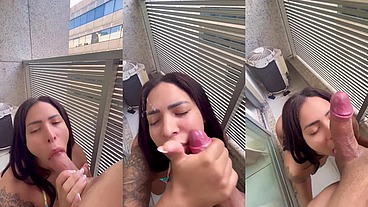 Boquete de garganta profunda enfiando até o talo,gozada na boca sem pena