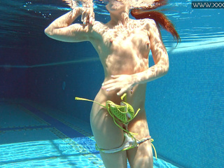 ”Stepmom beauty Nicole Pearl shaking butt underwater”