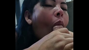 The iFood delivery guy ejaculated in my mouth because I couldn't pay for the food, I ended up getting a blowjob and my cuckolded husband doesn't even know