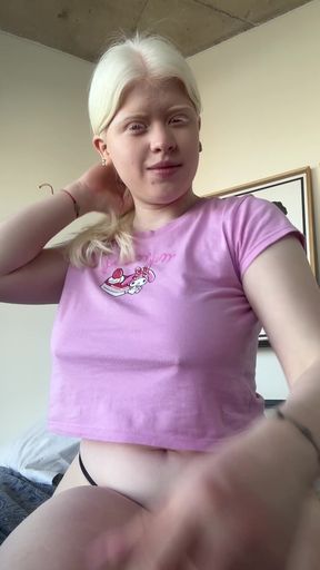 Amateur onlyfan babe exposes her body