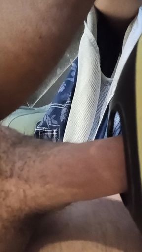 I&#039;m trying to get sucked off by the vacuum cleaner