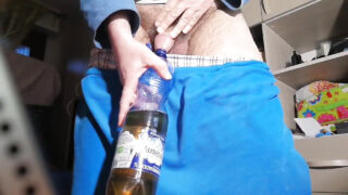 Solo hårig europeisk shemale amatör anal bultande med enorm bultande kuk