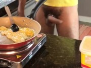 FRYING SKINLED EGG