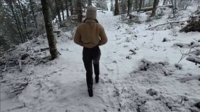 lilie se fait prendre a la neige