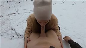 lilie se fait prendre a la neige