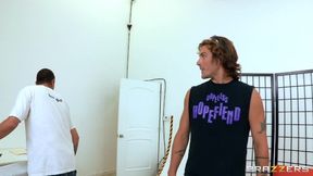 Brazzers - Manuel Ferrara delivered a package and gets a big cock