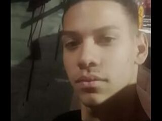 Homem homosexual/bi'massador te olhando fixamente para te fazer gozar, será que você topa esse desafio quente?