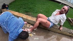 nerd sucker eating crushed food