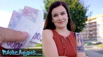 Cute amateur Eliss gets naked for a steamy photoshoot with two guys