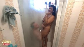depois de dar pro anao tomei banho com ele e ele continuou de pau duro