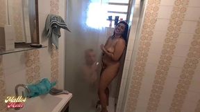 depois de dar pro anao tomei banho com ele e ele continuou de pau duro