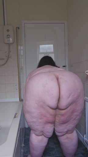 Giant Goddess Ass and Body Show off