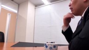 Maho Ichikawa seduces in the office