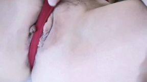 nue en string, je m excite de mes p tits doigts. filme a main levee pour ...