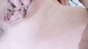 nue en string, je m excite de mes p tits doigts. filme a main levee pour ...