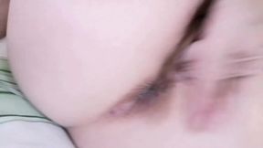 nue en string, je m excite de mes p tits doigts. filme a main levee pour ...