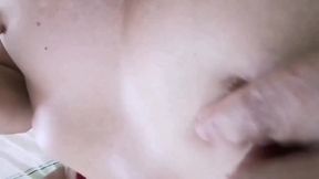 nue en string, je m excite de mes p tits doigts. filme a main levee pour ...