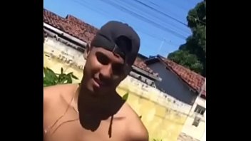 Cafu&ccedil_u dan&ccedil_ando sem cueca de pau duro