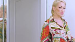 Adult Time - MILF Ryan Keely Finds Aaliyah Love Stuck in Tub &amp; Turns Rescue Into Wet Pussy Eating