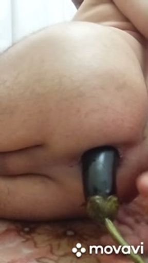 التماس می‌کنه تو کونش بذارمIranian peach puts eggplant in her fiancé's anusهلوی ایرانی امشب