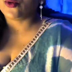 Hot Sensuous Bhabhi Girl Fulfills Her Sex Desire by Opening Her Clothes, Pressing Her Boobs and Drying Her Boobs