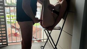 sexo publico en el balcon ! mi novio me folla duro y nos vea toda la ciudad !