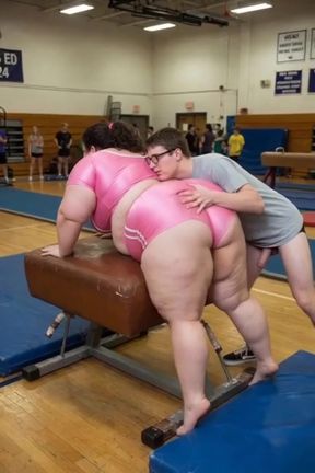Curvy gym babe shows off her big tits in a pervy SSBBW session