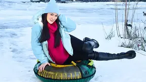 Amelia Ost makes her Freezing Fingers all Warm and Moist at Perfect18