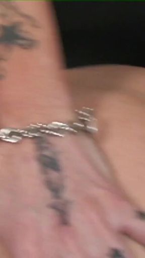 Lana Phoenix does anal fucking on the couch with big dick