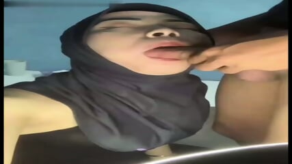 Indonesian girl blowjob
