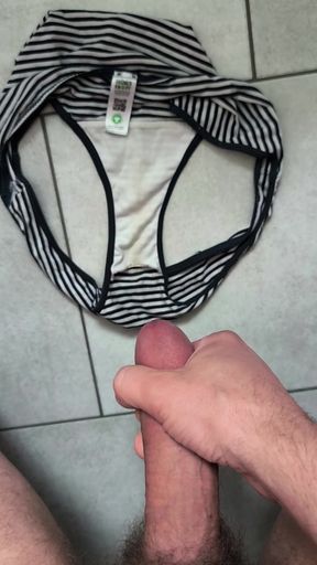 Cum in pantie