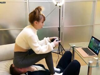 [PREVIEW] Gamer Beauty Kira in Leggings Uses Chair Thrall During the time that Playing During Fullweight Facesitting