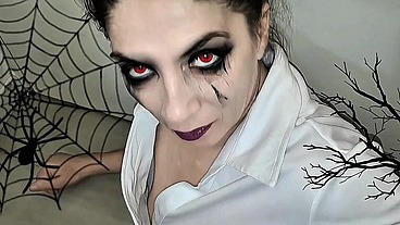 Halloween! No se aguantó nada antes de la fiesta de Halloween mi amiga se prendió de mi verga