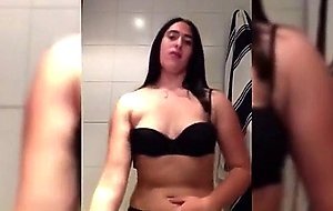 mi novia    desnudandose  para  mi