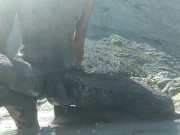 Me lleno de Barro y Hago Nudismo En Una Playa Virgen Frente a Una Pareja Gay