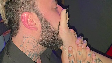 foot fetish session with professional fetishist at the swing club - real footage
