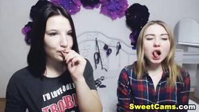 ”Sexy Teen Duo Fucking Snatch On Cam”