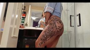 Mature woman with big butt sucks on giant dildo