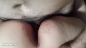 Esposa gordita culona follada de perrito en tarde calurosa y en una cama de motel muy ruidosa