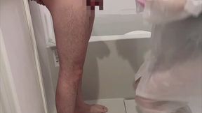 [Glove fetish] Raincoat gals gently clean you ? Glove washing play in the bath