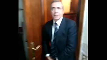 Arturo Perez Franco el Putero Mayor de Baraka se saca la Polla mientras Trabaja