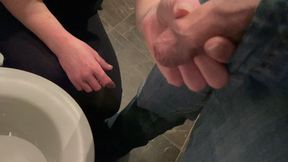 I keep his Dick when he Pee and next washing my hands in pissing