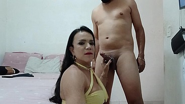 More babou minha cuceta por um tempão até enfiar a caceta dura