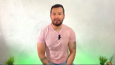 Tecnico del internet penetra con su gran polla al joven due&ntilde_o de la casa! Relato sexual