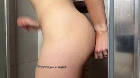 coucou toi j etais tranquillement entrain de prendre ma douche ce matin ...