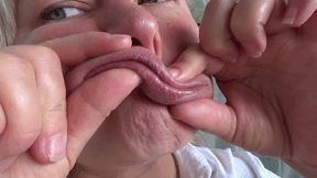 FACE STRETCHING AND BIG FISH LIPS lips smelling St