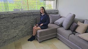 colegiala uniformada engana a su novio con su mejor amigo.
