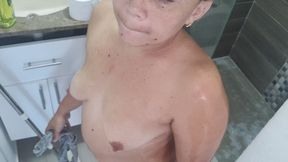 Big Butt Albino Midget Shower Show