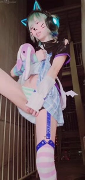 Cyber girl outdoor urination (cosplay)